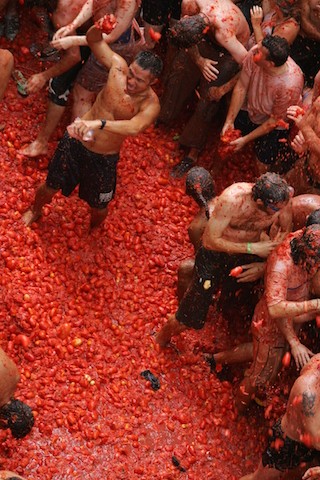 The Tomatina Tomato-throwing Festival of the Spanish - ảnh 2